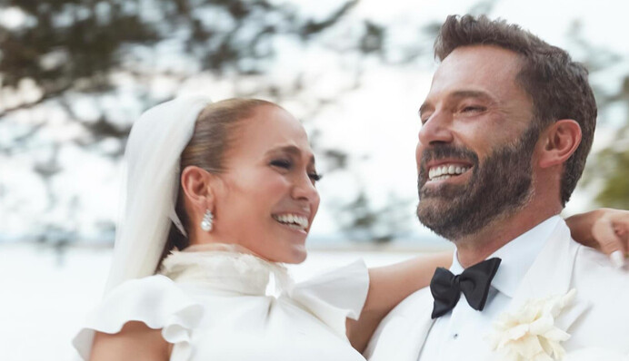 Дженнифер Лопес показала кадры романтической свадьбы с Беном Аффлеком в первую годовщину их брака