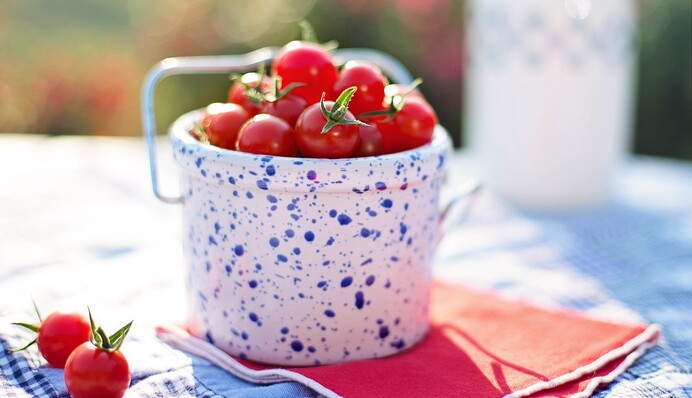 Що таке голі помідори і чому всі у захваті від цього простого рецепту