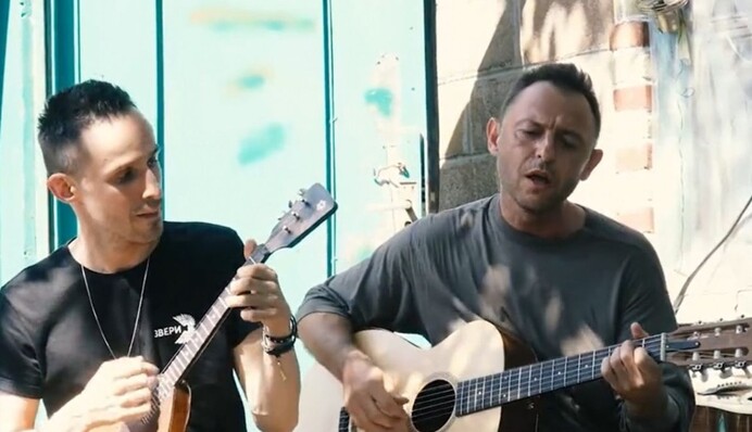 Выступал против войны, а теперь поет для оккупантов на Донбассе: как переобулся солист группы 