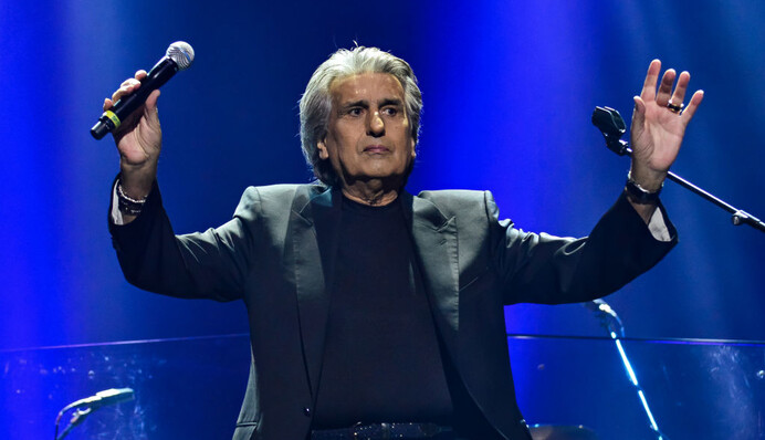 Итальянский певец Тото Кутуньо умер в возрасте 80 лет после госпитализации