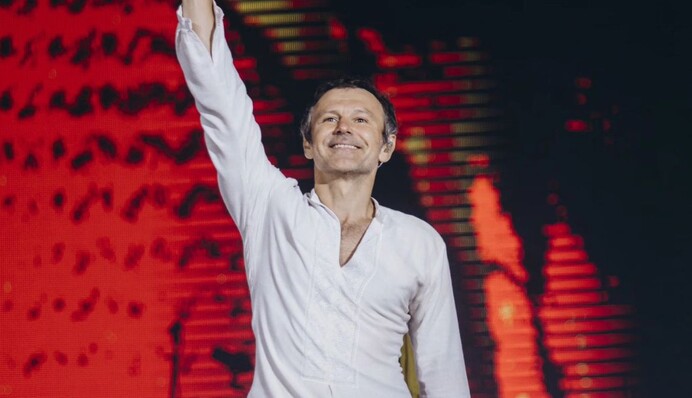 Святослав Вакарчук в День Независимости растрогал исполнением гимна Украины вместе с военными