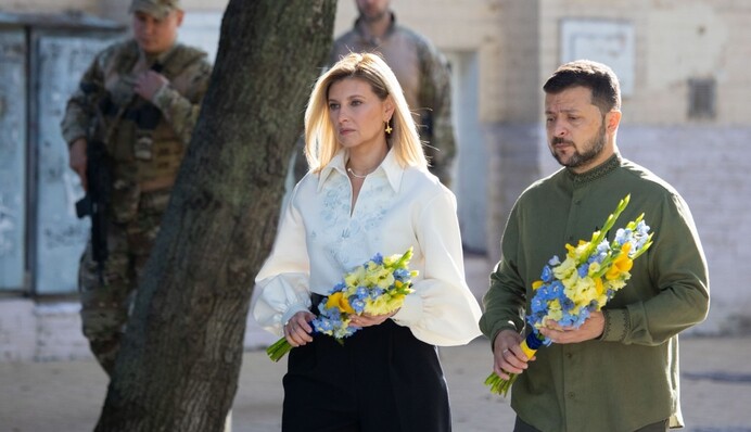 Володимир та Олена Зеленські одягнули вишиванки з тризубами на День Незалежності-2023: фото