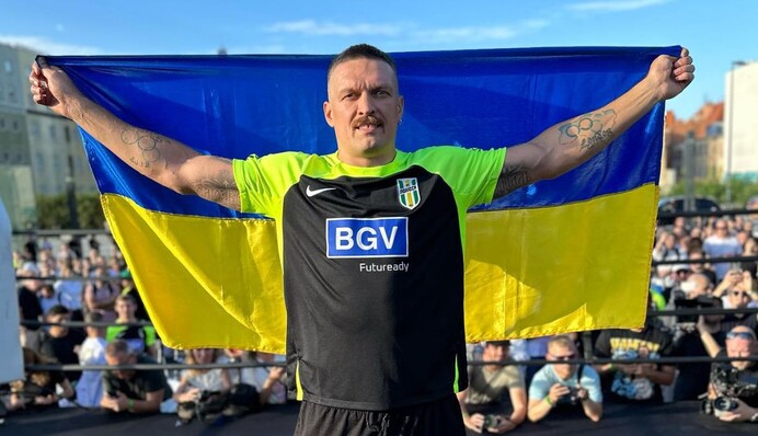 Боксер, танцор и певец: Александр Усик восхитил сеть патриотическим рэпом