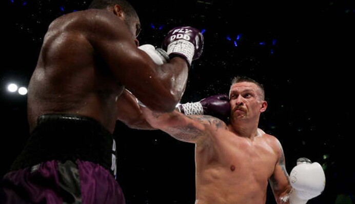 Усик - Дюбуа: первый нокаут в королевском весе