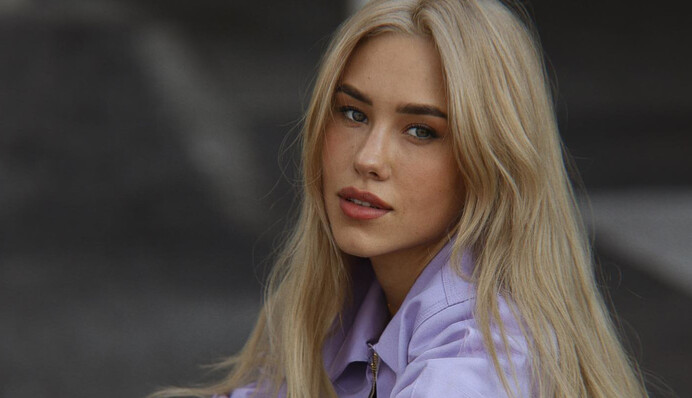 Все участники живы: Даша Квиткова рассказала о ДТП с элитными авто в Киеве