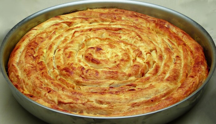 Що таке бурек і як приготувати цей простий турецький пиріг із м'ясною начинкою