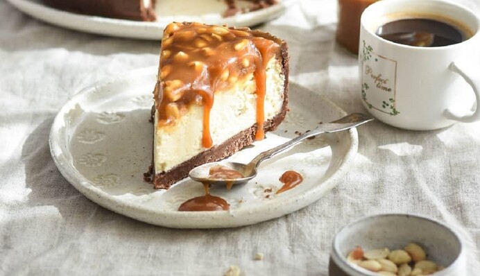 Популярный десерт без выпечки: как быстро приготовить торт 