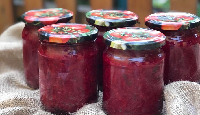 Будет стоять до зимы: как приготовить борщевую заправку долгого хранения