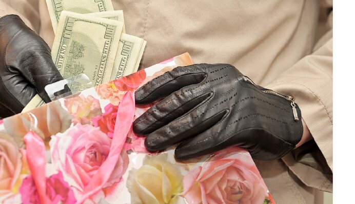 В Украине хотят повысить зарплаты чиновникам: перестанут ли они воровать