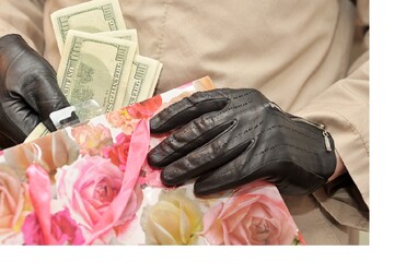 В Украине хотят повысить зарплаты чиновникам: перестанут ли они воровать