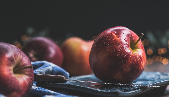 Умный лайфхак при покупке яблок поможет понять, как быстро они испортятся
