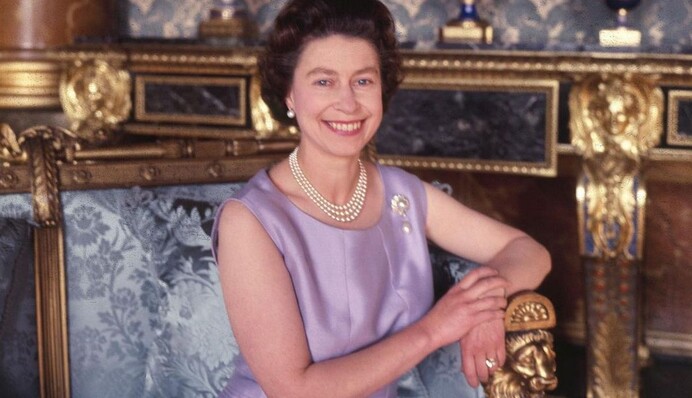 Королевская семья почтила память Елизаветы II в первую годовщину ее смерти: фото