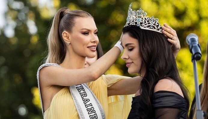 Вікторія Апанасенко передала титул і корону новій 