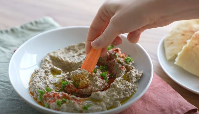 Бабагануш - це смачна намазка з печених баклажанів: як приготувати цю страву східної кухні