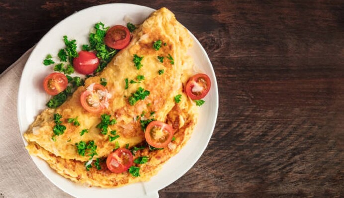 Фритата – итальянский омлет с сыром, овощами и колбасой: как его приготовить