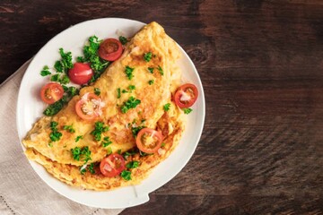 Фритата – итальянский омлет с сыром, овощами и колбасой: как его приготовить