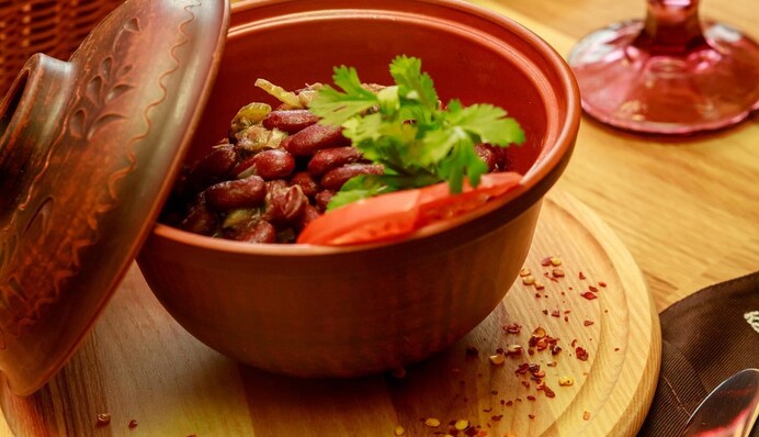 Лобио – традиционное грузинское блюдо из фасоли: как приготовить его с овощами и томатным соусом