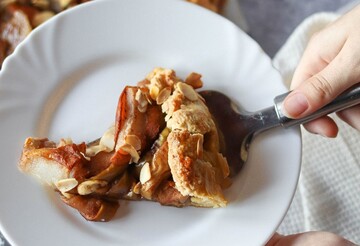 Пиріг галета став хітом серед господинь: як приготувати простий пиріг з яблуками