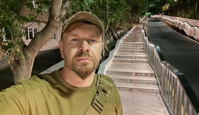 Вже втретє: в Києві пошкодили автівку Сашка Положинського, який служить у ЗСУ