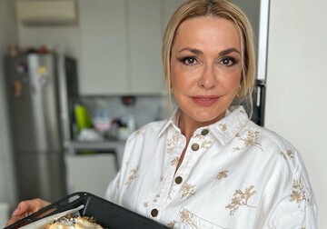 Сезон слив у розпалі: Ольга Сумська поділилася рецептом фірмового сливового пирога