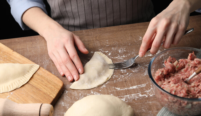 Янтыки – это чебуреки без жира: как приготовить вкусное блюдо крымскотатарской кухни