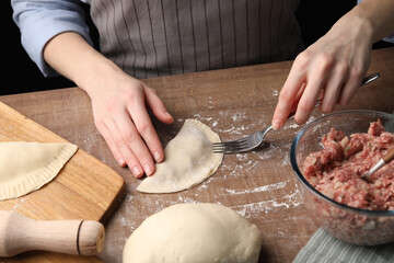 Янтики - це чебуреки без жиру: як приготувати смачну страву кримськотатарської кухні