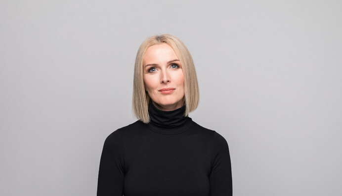 Стилисты назвали 7 ошибок, которые совершают женщины, когда носят черную одежду