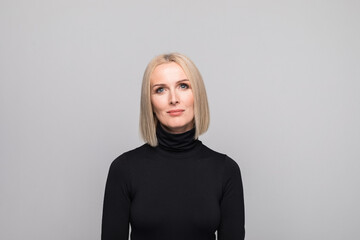 Стилисты назвали 7 ошибок, которые совершают женщины, когда носят черную одежду