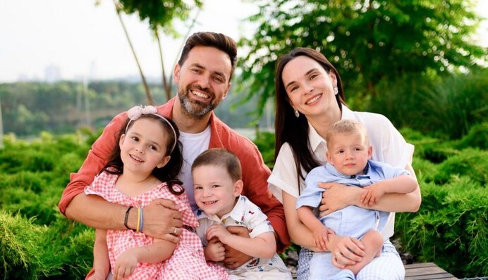 Тимур Мирошниченко с женой рассказали, почему не будут скрывать от сына правду об усыновлении