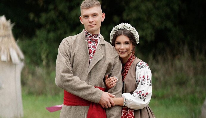 Невероятная красота: участник Kalush Orchestra повенчался с девушкой в традиционных украинских нарядах