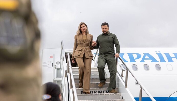 Олена Зеленська у костюмі модного фасону прилетіла у США разом із президентом: фото