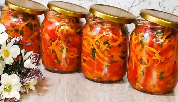 Салат на зиму, який ще довго не набридне: рецепт пікантного перцю по-корейськи