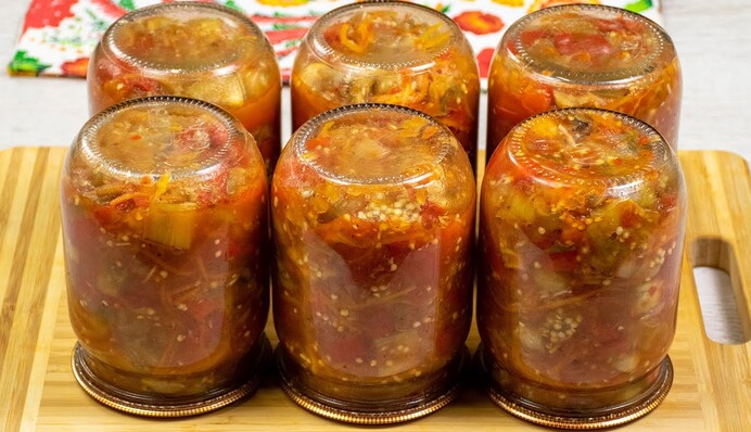 Рецепт аппетитного салата на зиму: как приготовить маринованные баклажаны с грибами и перцем