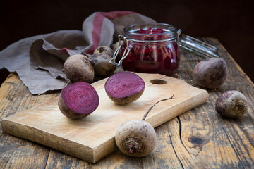 Подходит для борща и салатов: как приготовить сочную маринованную свеклу на зиму