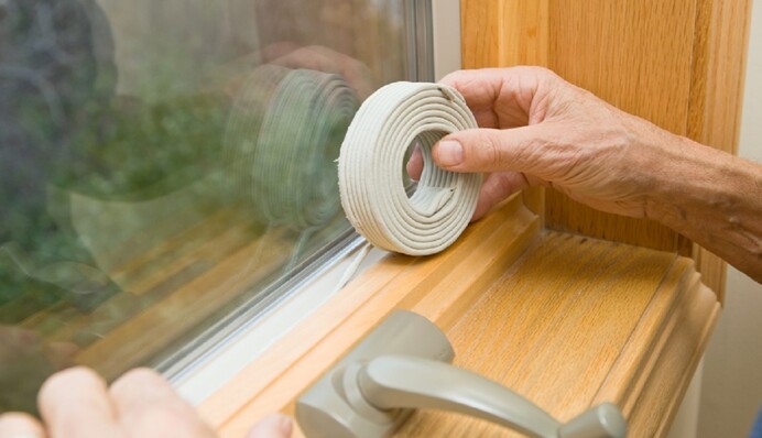 Чем утеплить старые оконные рамы и современные ПВХ-окна, чтобы не пропускали холод