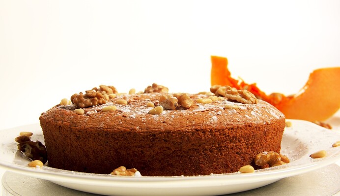 Нежный тыквенный пирог заменит шарлотку в осенний сезон: рецепт приготовления