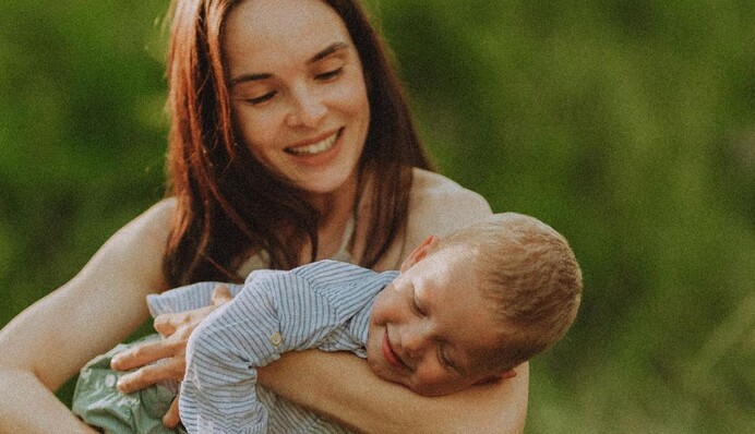 Жена Тимура Мирошниченко объяснила, почему они усыновили ребенка с особыми потребностями