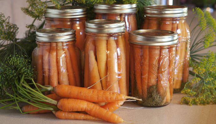 Як зберегти моркву на зиму: два найпростіших способи консервації у банках