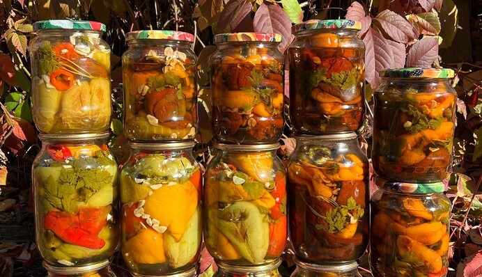 Этот рецепт болгарского перца любят за простоту: как приготовить его на зиму