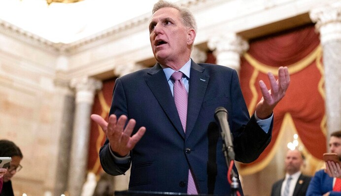 Хаос у Конгресі: як відставка Маккарті позначиться на допомозі Україні