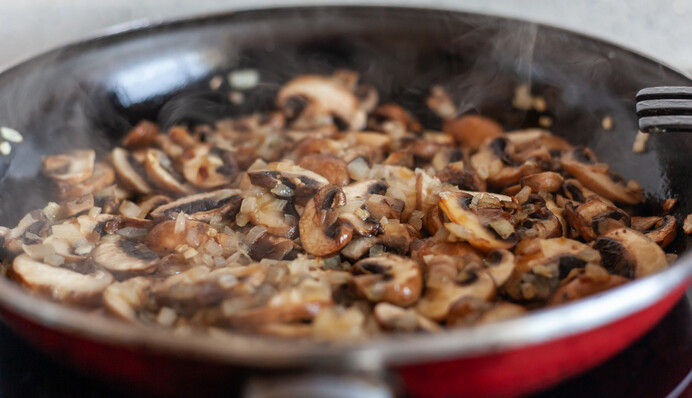 Прості рецепти грибної ікри на будь-який смак: таку консервацію миттєво з'їдять зимою