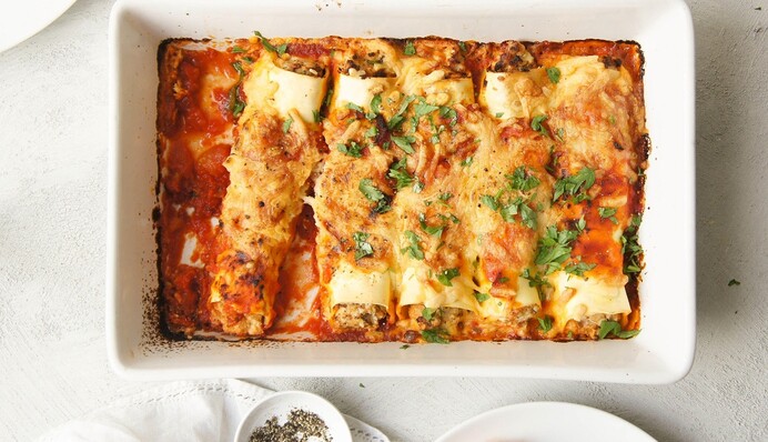 Канелоні – великі макарони-трубочки, які готують із фаршем: найпростіший рецепт страви