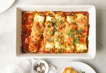 Канелоні – великі макарони-трубочки, які готують із фаршем: найпростіший рецепт страви