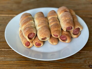 Можна взяти в дорогу, на роботу і в школу: простий рецепт сосисок в тісті