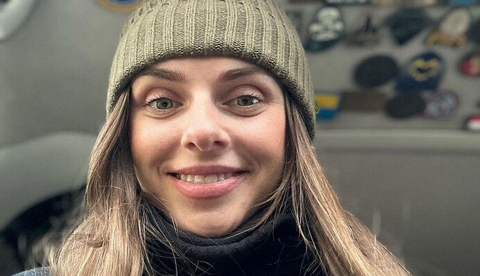 Оперна співачка виступила перед бійцями на фронті і здивувала місцевих собак: смішне відео