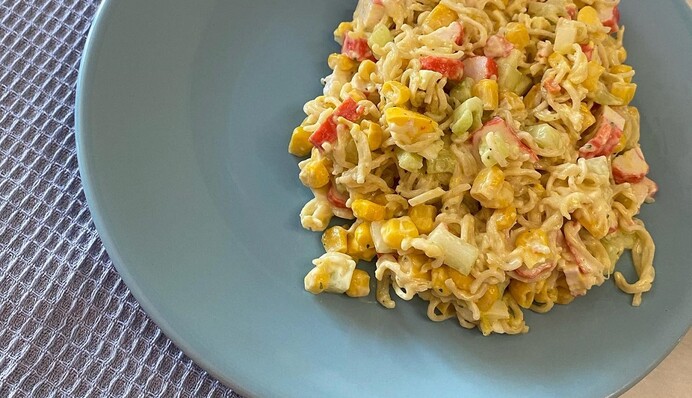 Салат из мивины – самое быстрое блюдо для утоления голода: варианты его приготовления