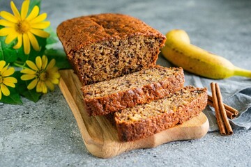 Рецепт бананового хліба став хітом у мережі: як його приготувати