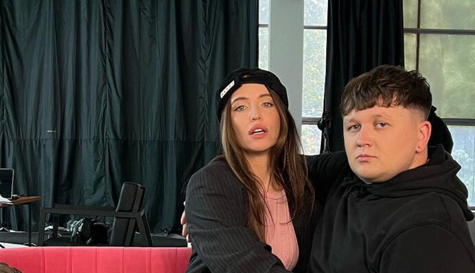 Мам, знайомся: блогер Лебіга зізнався у коханні Дорофєєвій та показав несподіване фото з нею