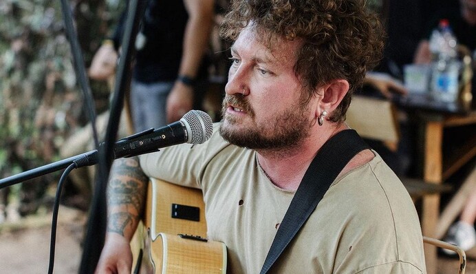 Кто-то слишком звездный: Саша Чемеров объяснил, почему некоторые артисты отказываются ехать к военным