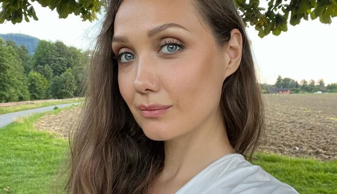 Хочет перевести свои хиты на украинский: что стало с Евгенией Власовой и как она выглядит сейчас